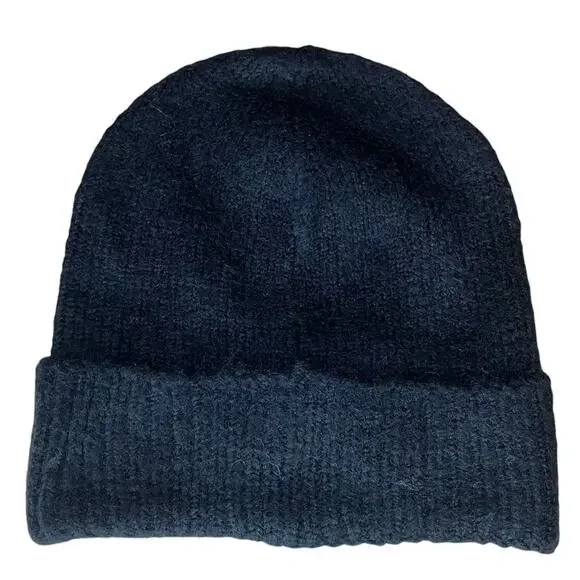 Luxury Beanie – Timeless Winter Accessory